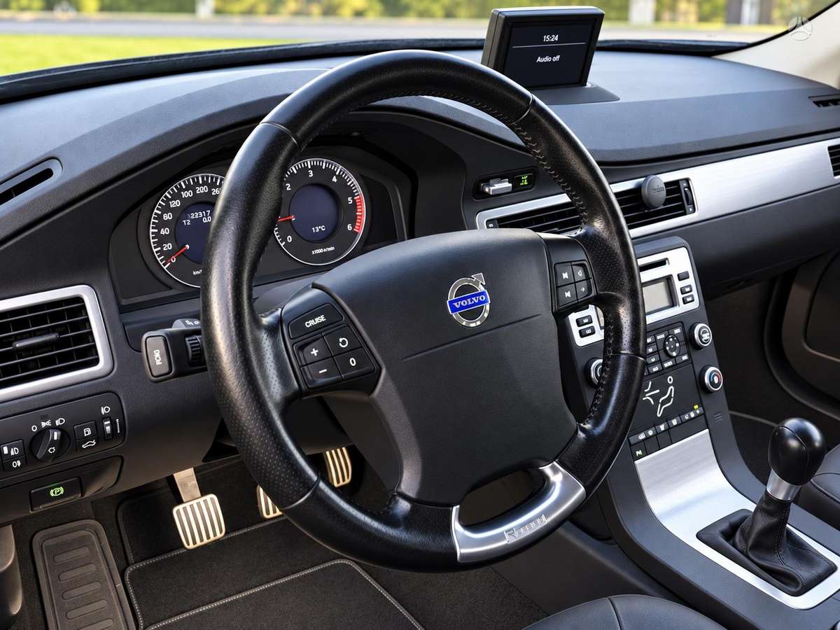 Volvo V70 2010 — photo 9