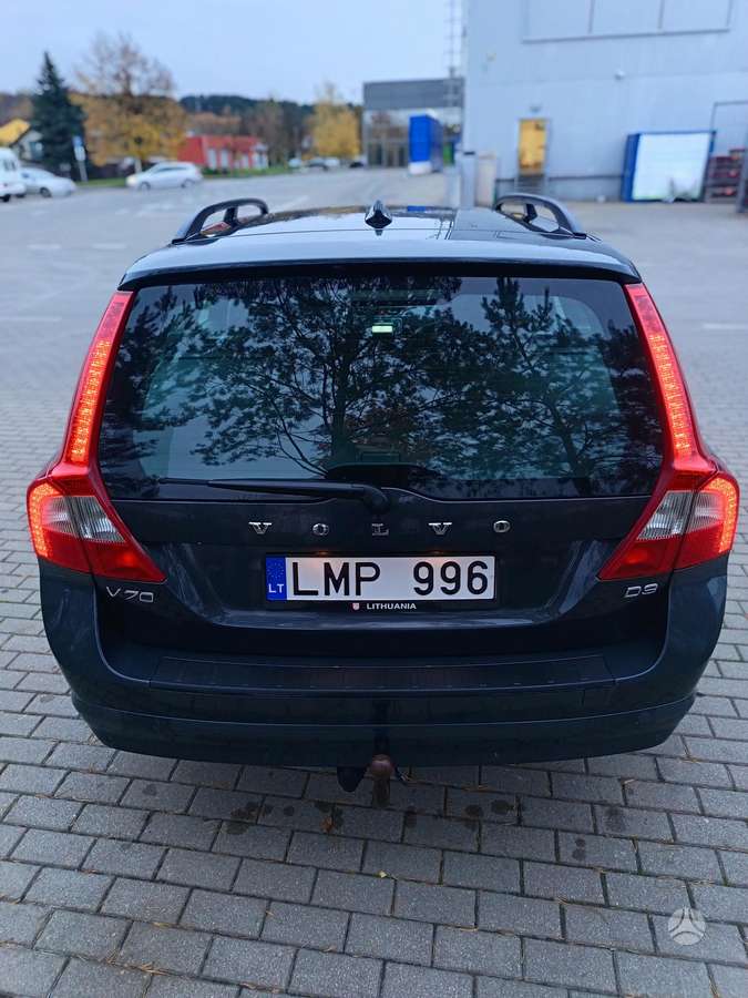 Volvo V70 2011 — вигляд ззаду