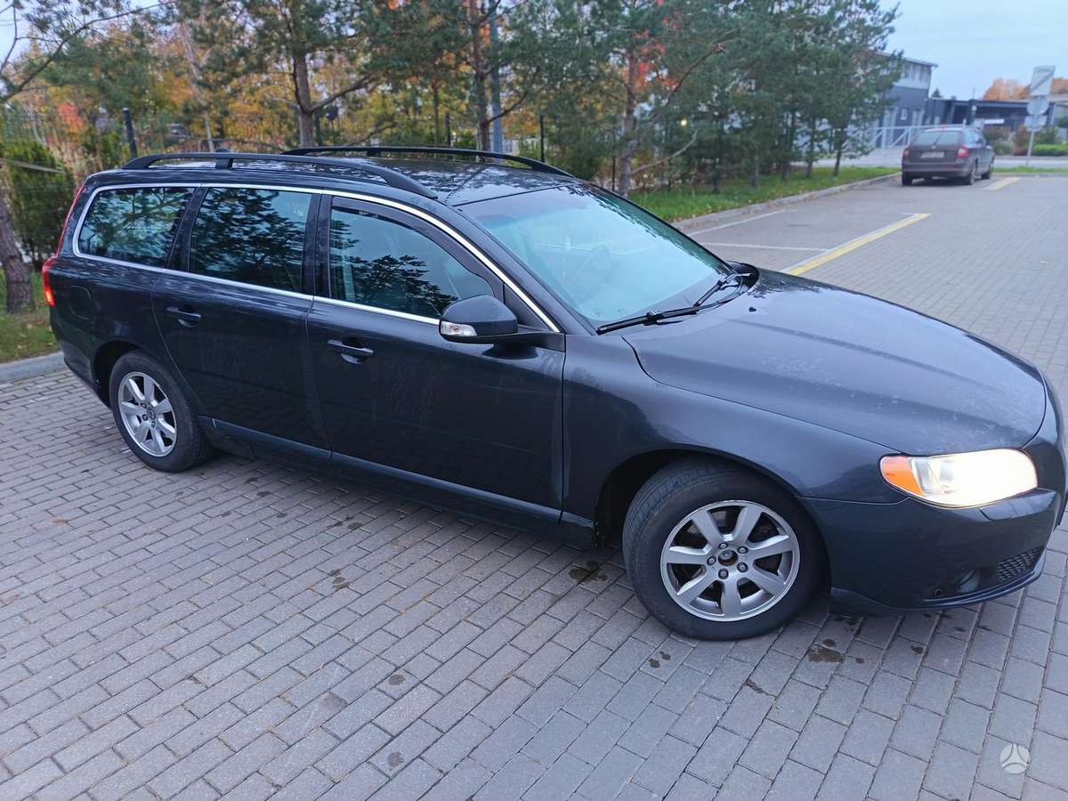 Volvo V70 2011 — салон