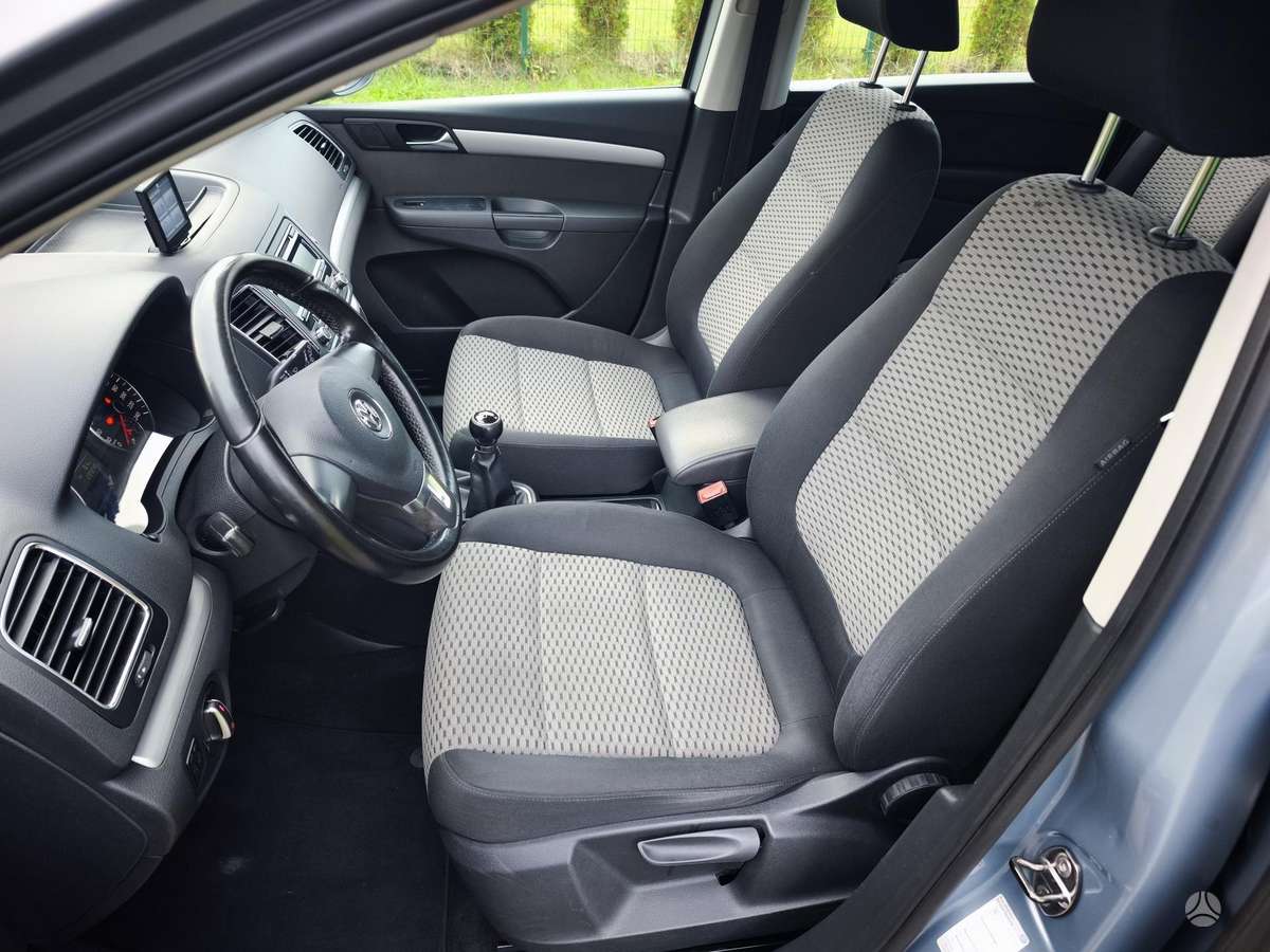 Volkswagen Sharan 2011 — photo 11