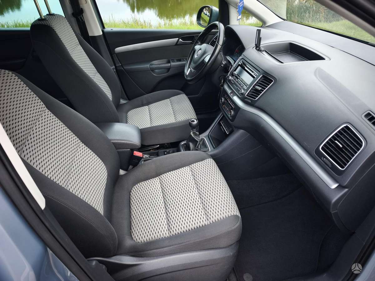 Volkswagen Sharan 2011 — photo 14