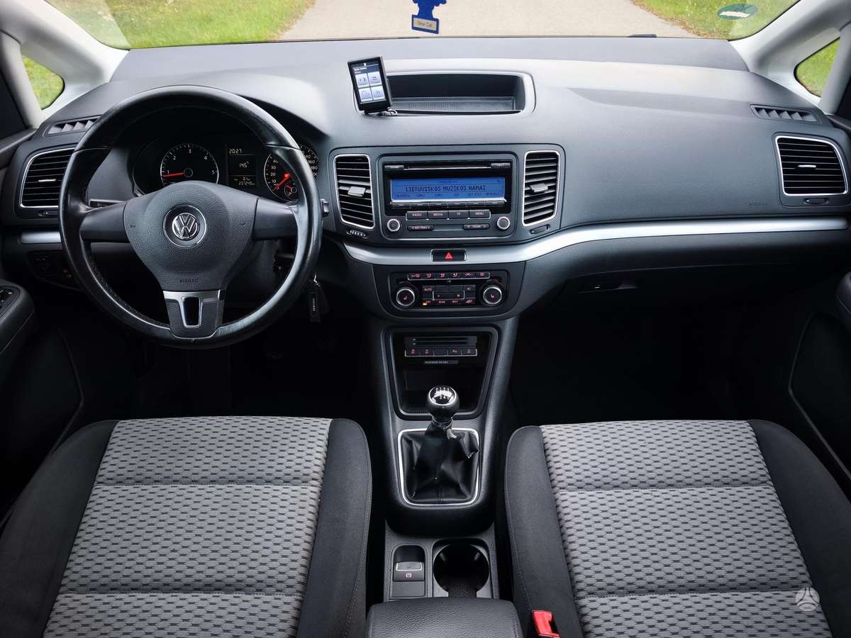 Volkswagen Sharan 2011 — photo 15