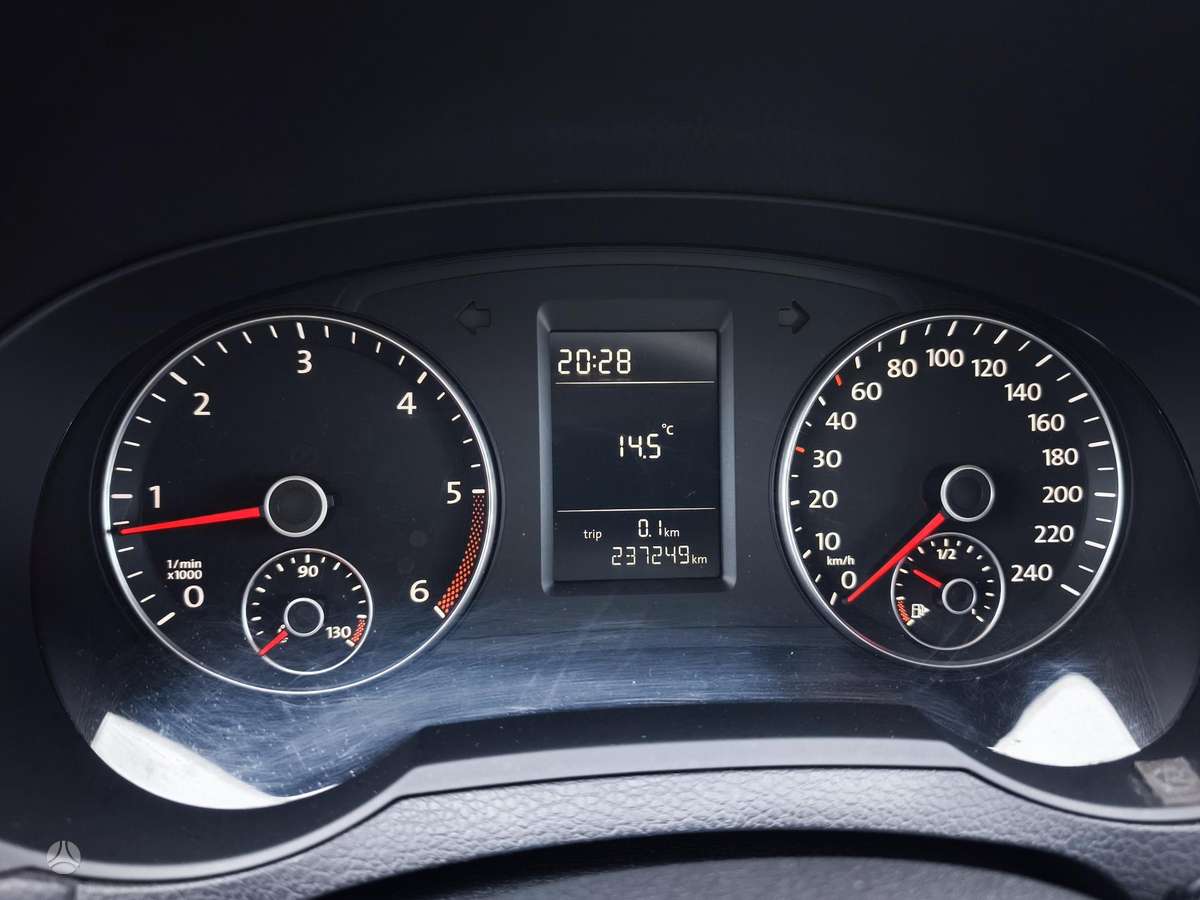 Volkswagen Sharan 2011 — photo 16