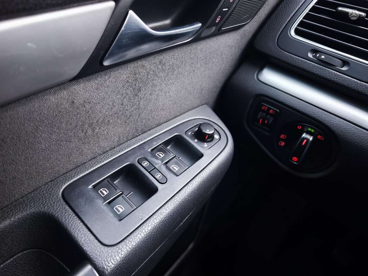 Volkswagen Sharan 2011 — photo 17