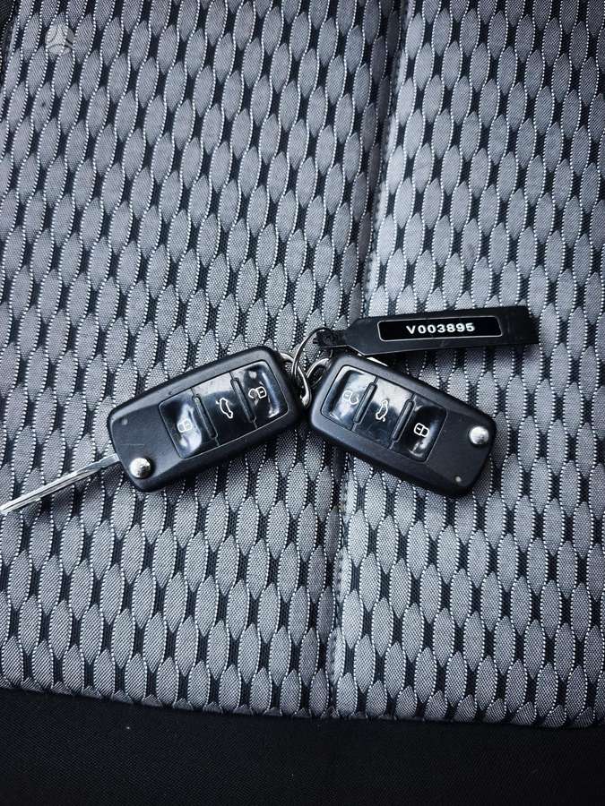 Volkswagen Sharan 2011 — photo 20