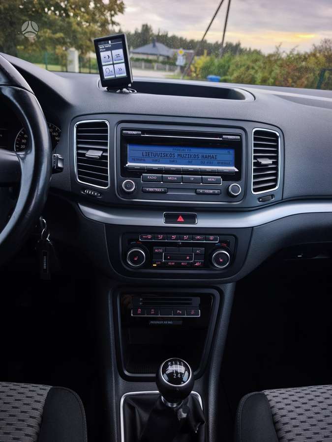 Volkswagen Sharan 2011 — photo 7
