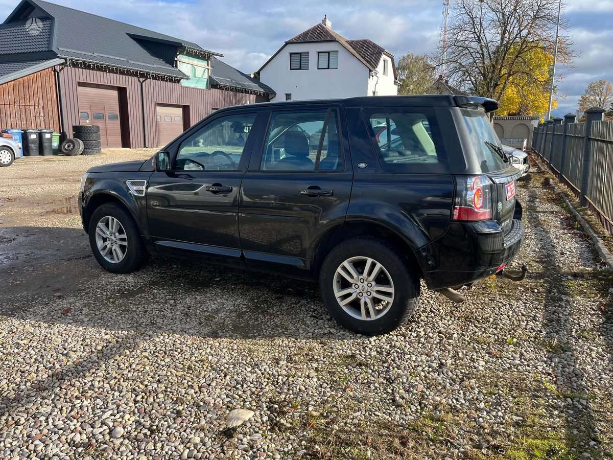 Land Rover 2014 — engine 2179 cm³, 150 HP (110kW)