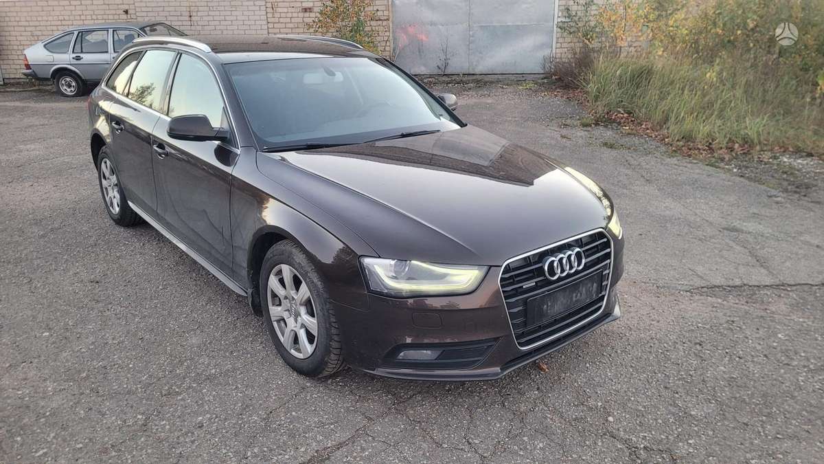 Audi A4 2013 — салон