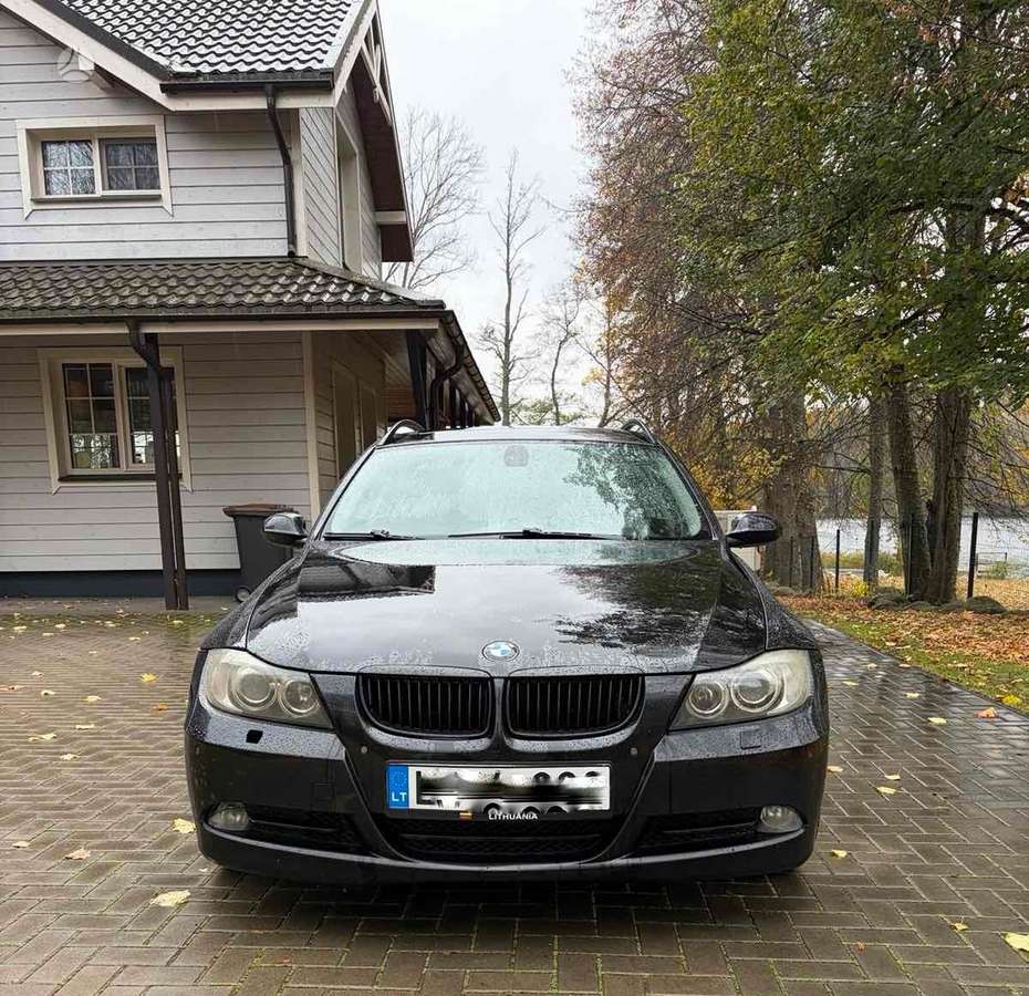 BMW 320 2006 — вигляд ззаду