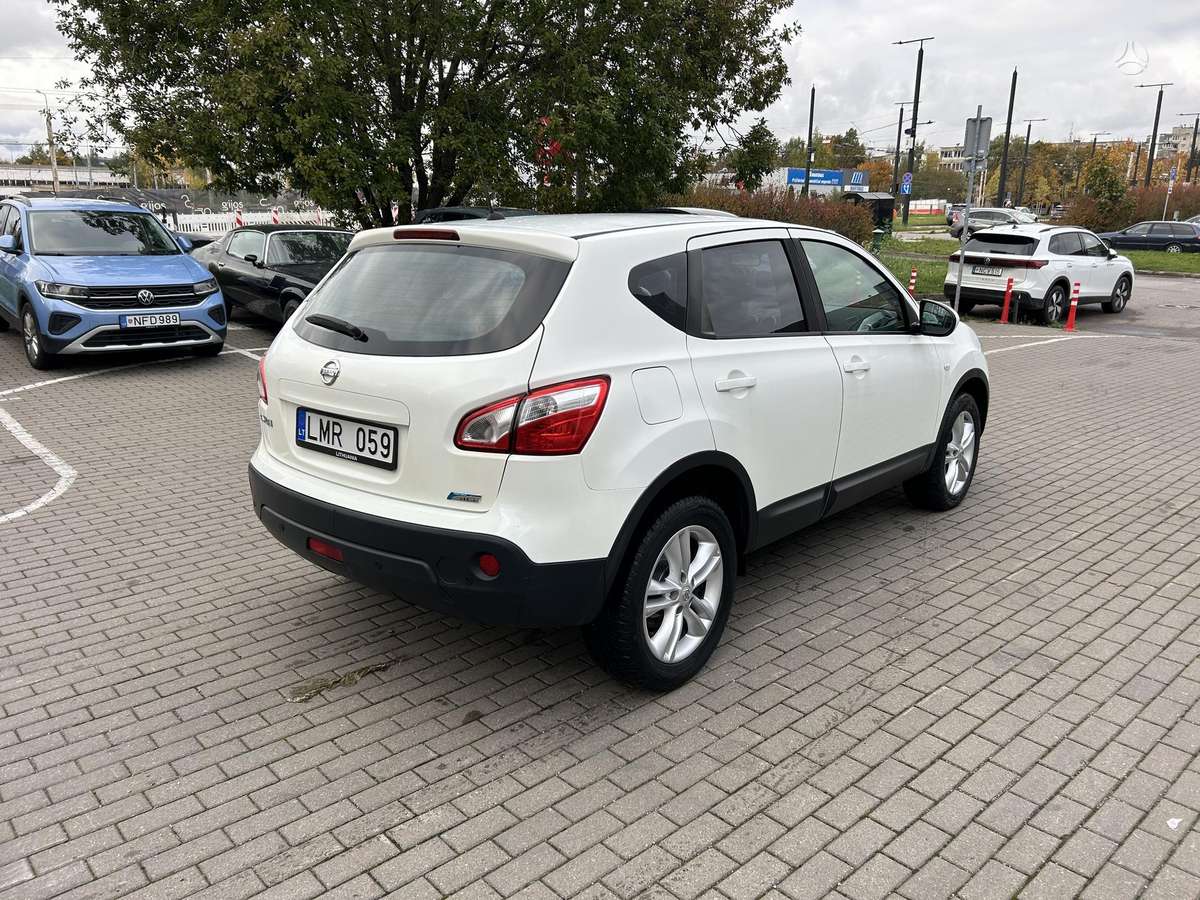 Nissan Qashqai 2011 — engine 2000 cm³, 150 HP (110kW)