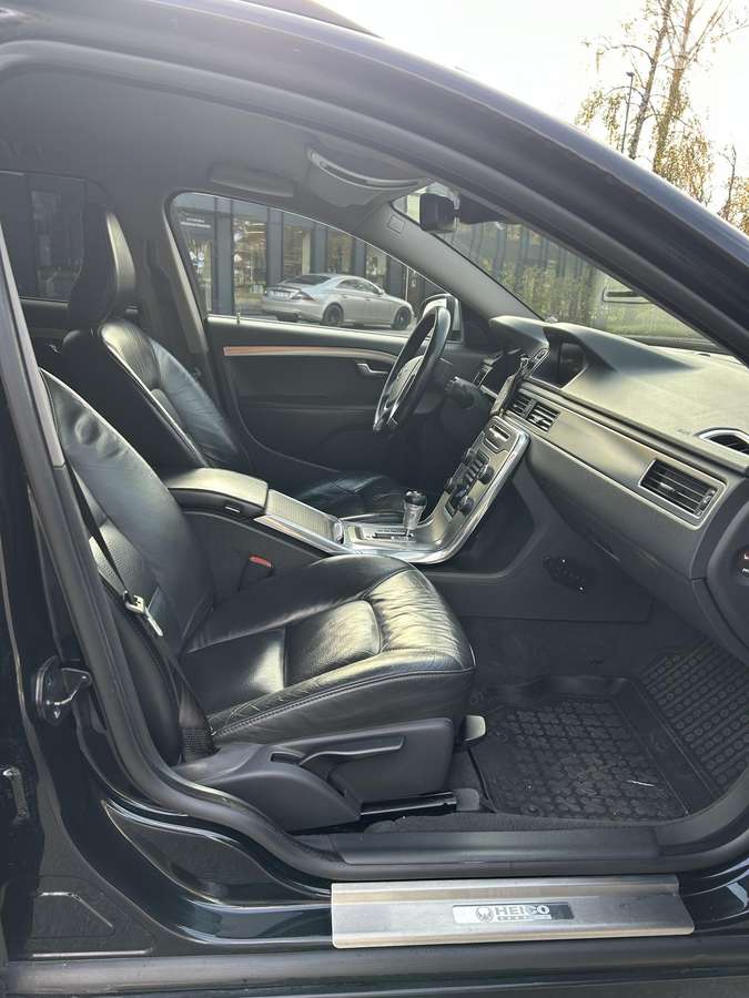 Volvo V70 2013 — photo 11