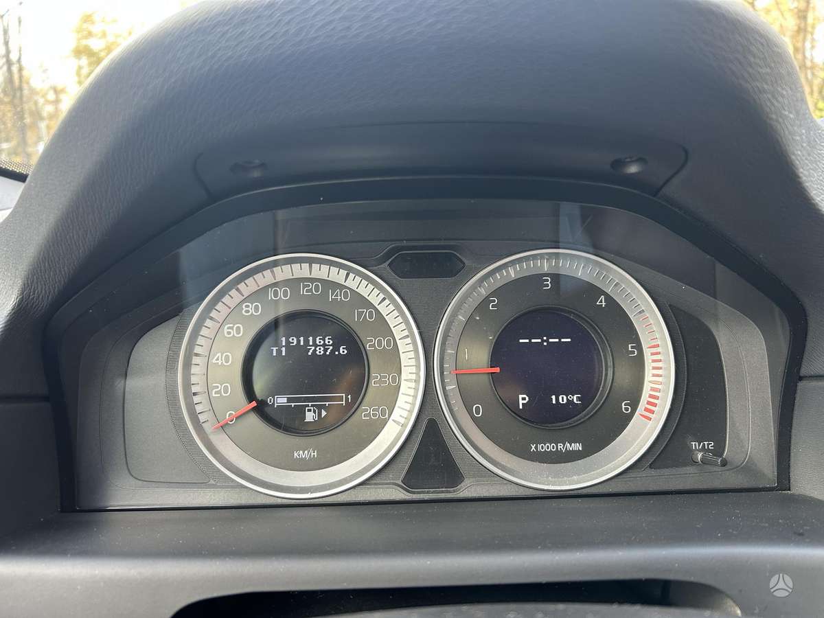 Volvo V70 2013 — photo 15