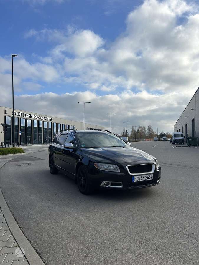 Volvo V70 2013 — interior