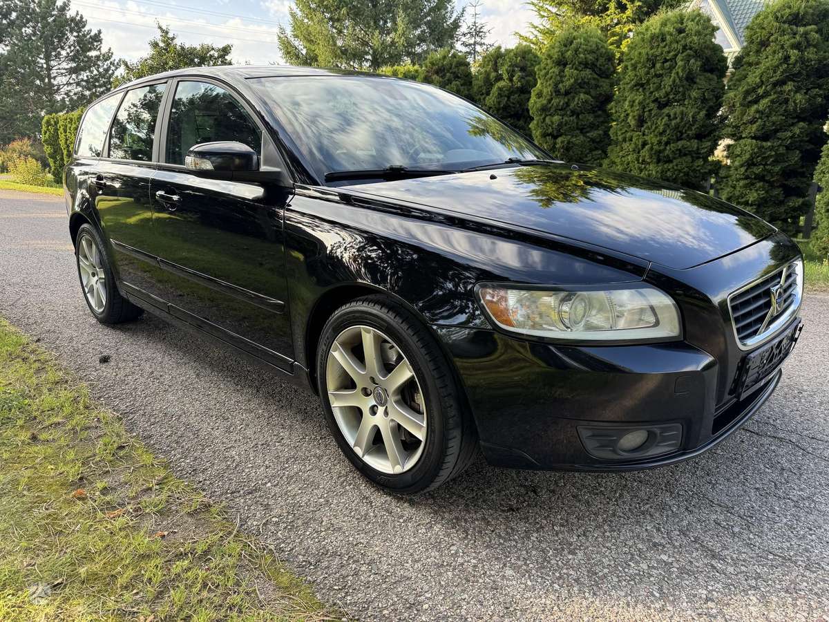 Volvo V50 2008 — rear view