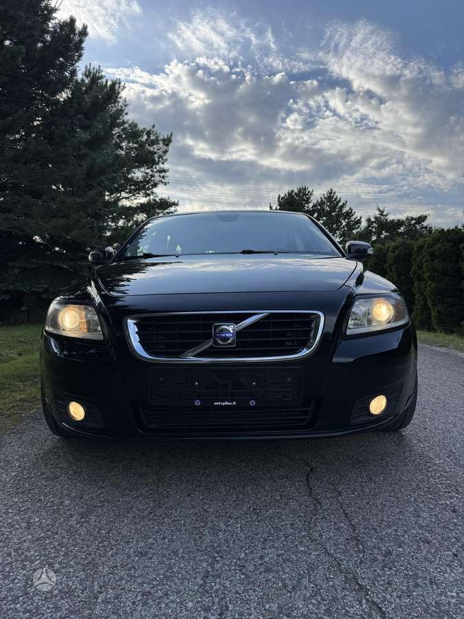 Volvo V50 2008 — interior