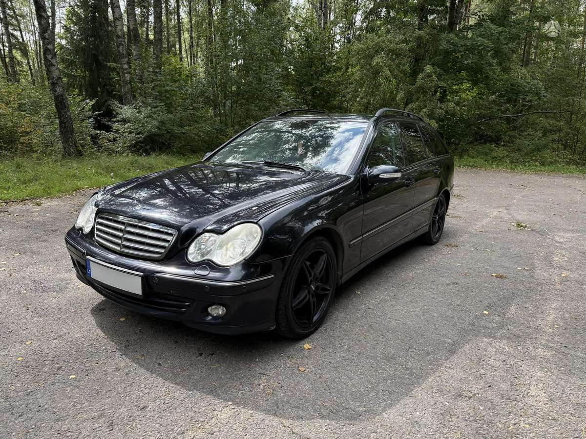 Mercedes-Benz C220 2006 — rear view