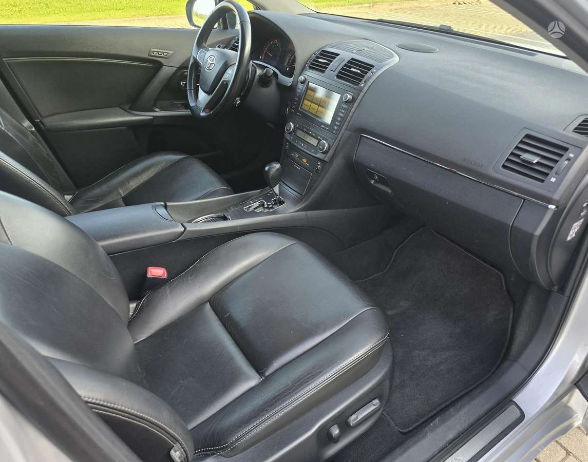 Toyota Avensis 2009 — photo 11