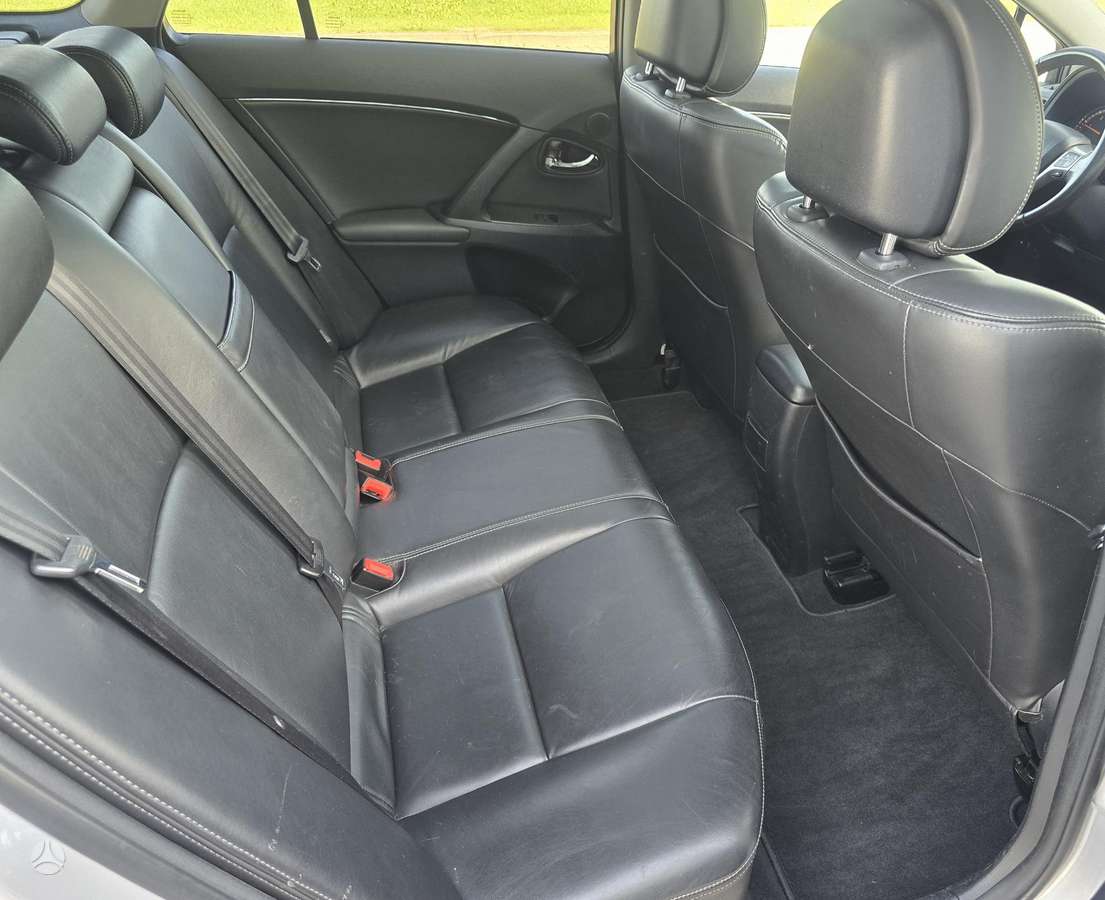 Toyota Avensis 2009 — photo 13