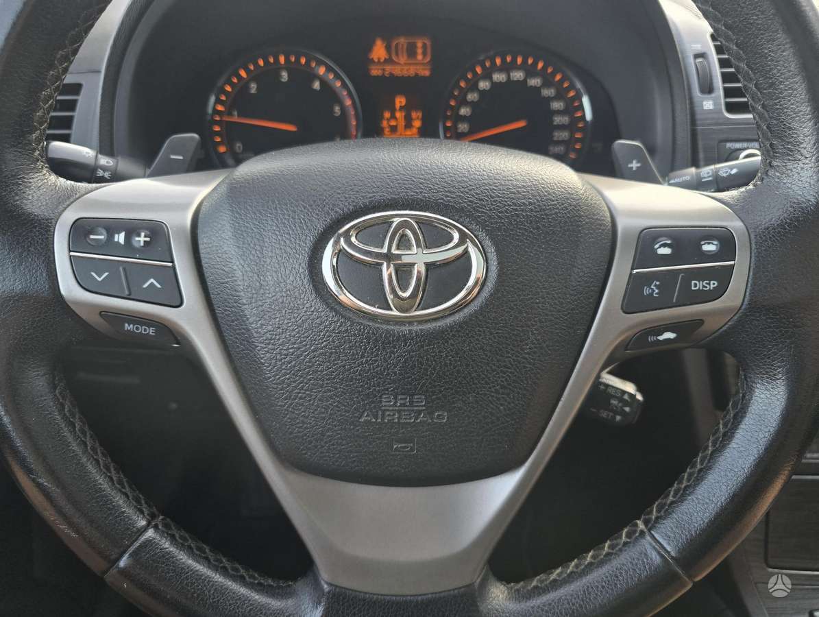 Toyota Avensis 2009 — photo 18