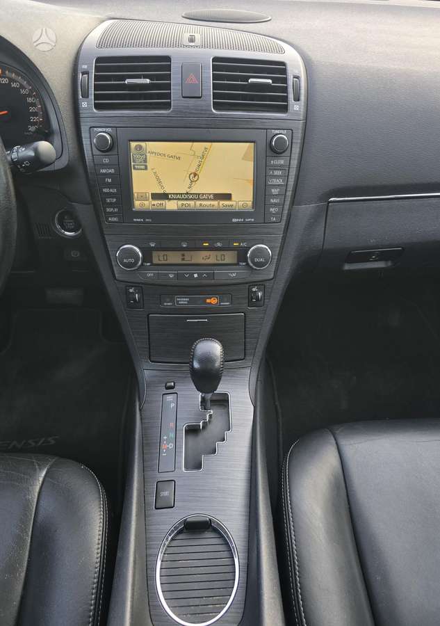 Toyota Avensis 2009 — photo 22