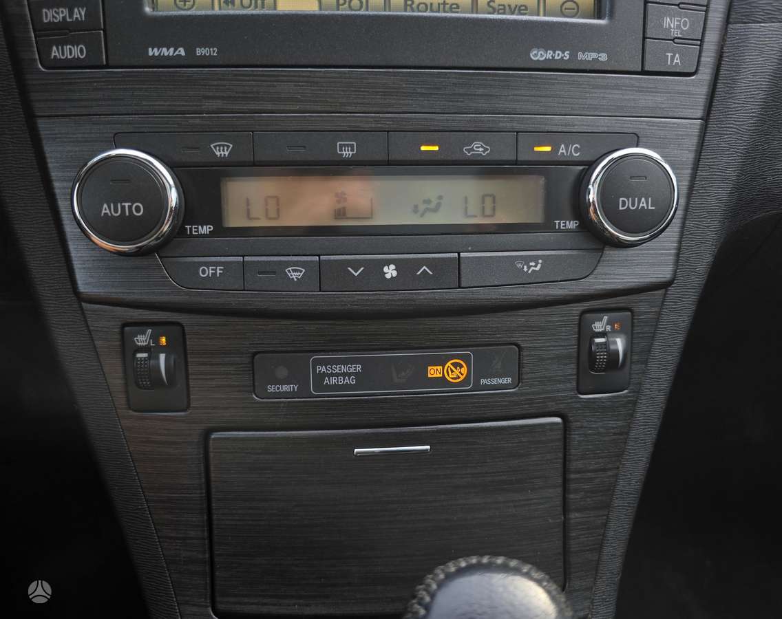 Toyota Avensis 2009 — photo 23