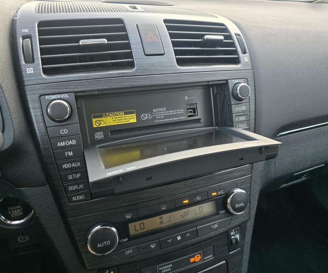 Toyota Avensis 2009 — photo 24
