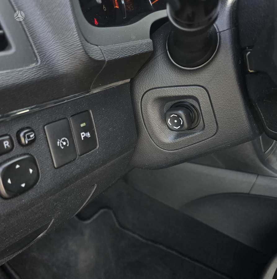 Toyota Avensis 2009 — photo 25
