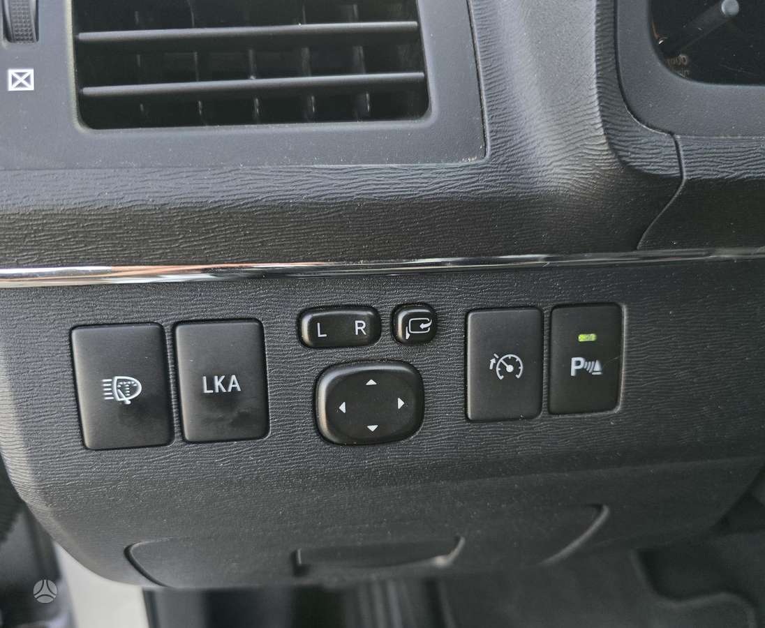 Toyota Avensis 2009 — photo 26
