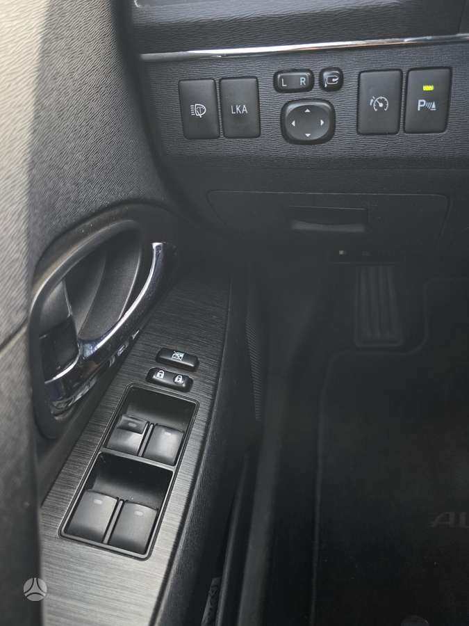 Toyota Avensis 2009 — photo 27