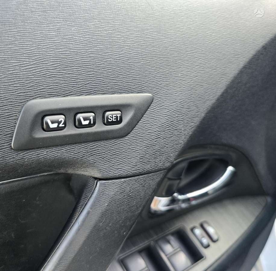 Toyota Avensis 2009 — photo 28