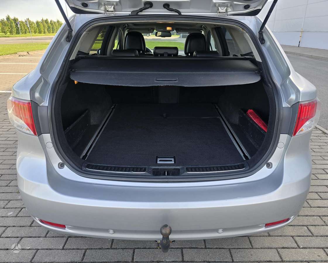 Toyota Avensis 2009 — photo 32