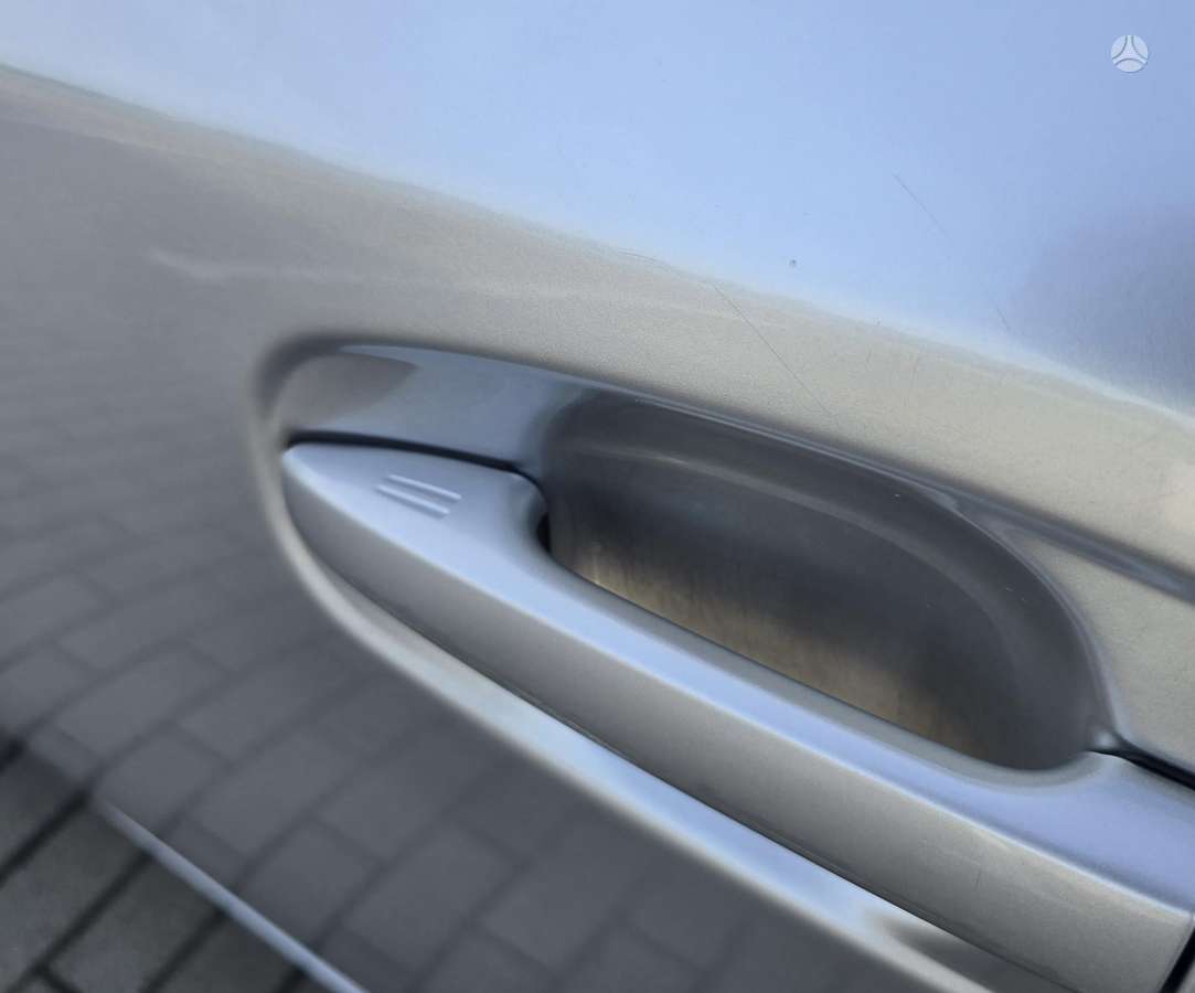 Toyota Avensis 2009 — photo 36