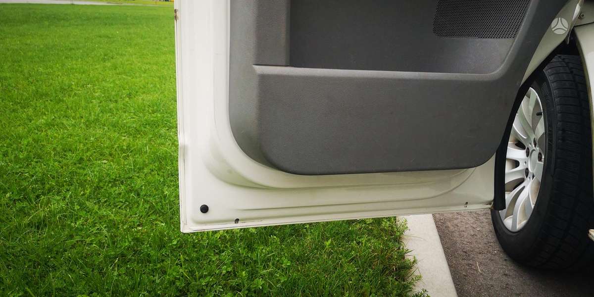 Volkswagen Transporter 2007 — photo 24