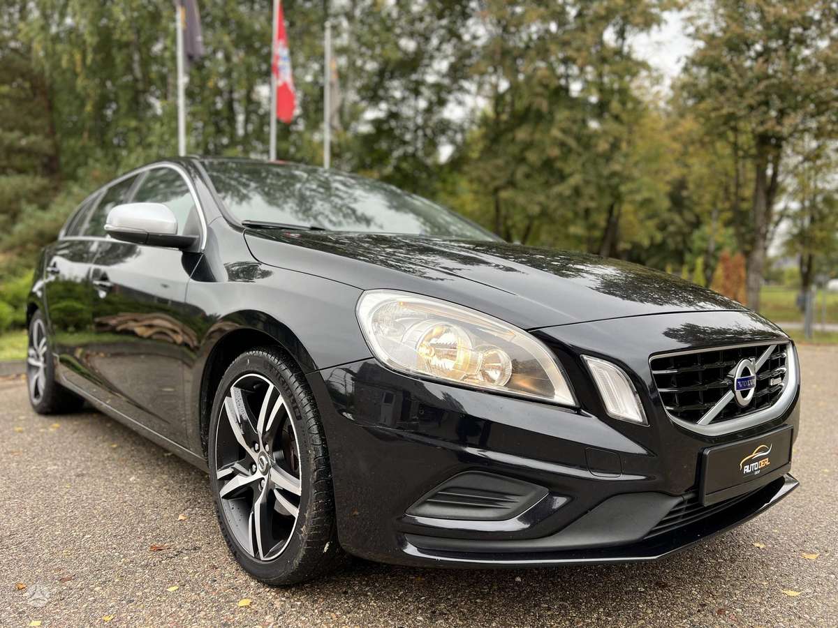 Volvo V60 2011 — вигляд ззаду