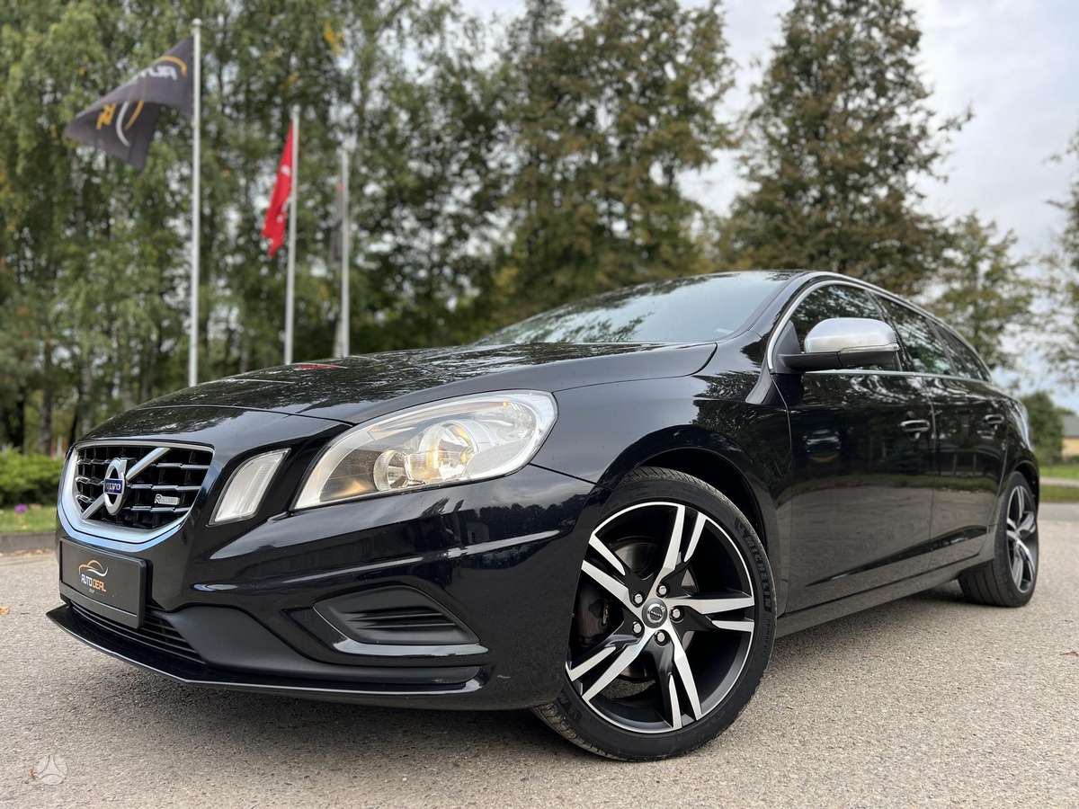 Volvo V60 2011 — салон