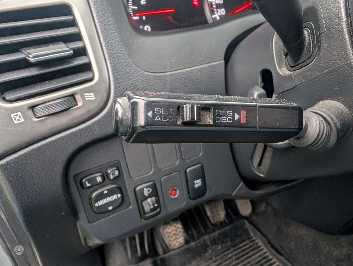Toyota Avensis 2005 — фото 12