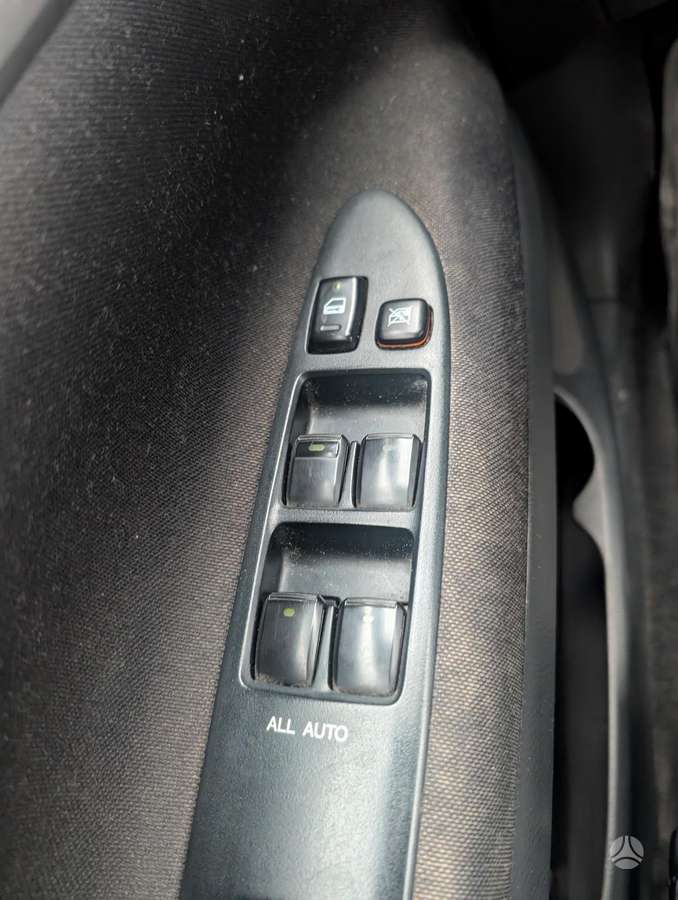 Toyota Avensis 2005 — фото 13