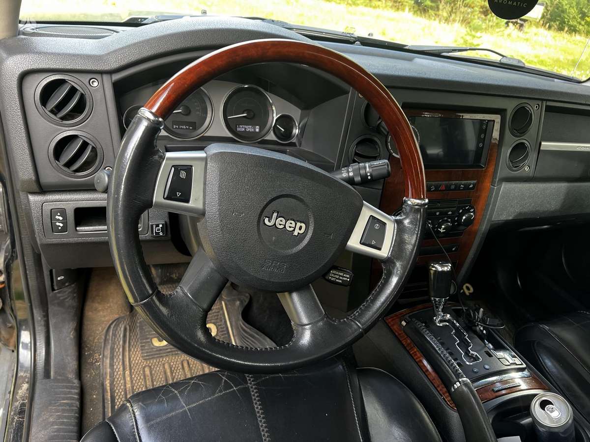 Jeep Commander 2008 — двигун 5700 cm³, 326 HP (240kW)