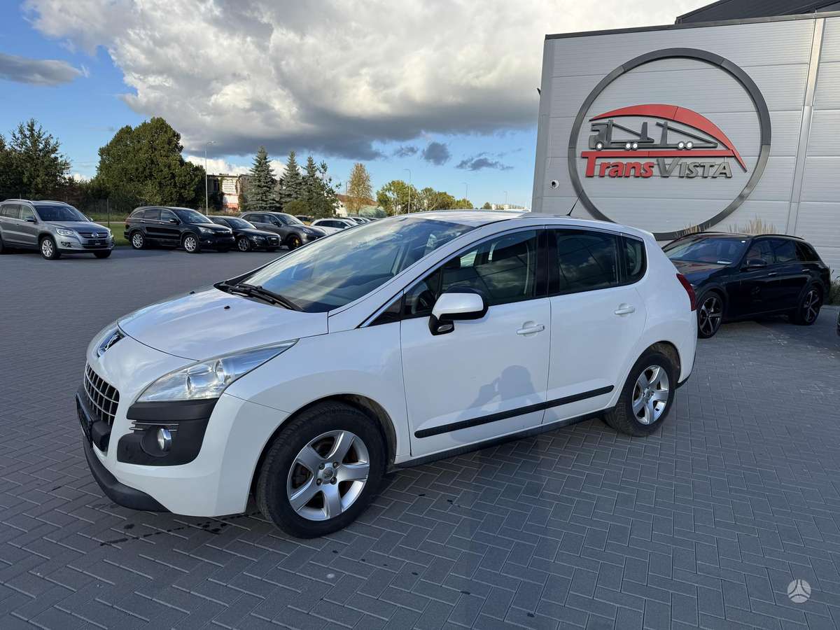 Peugeot 3008 2010 — салон