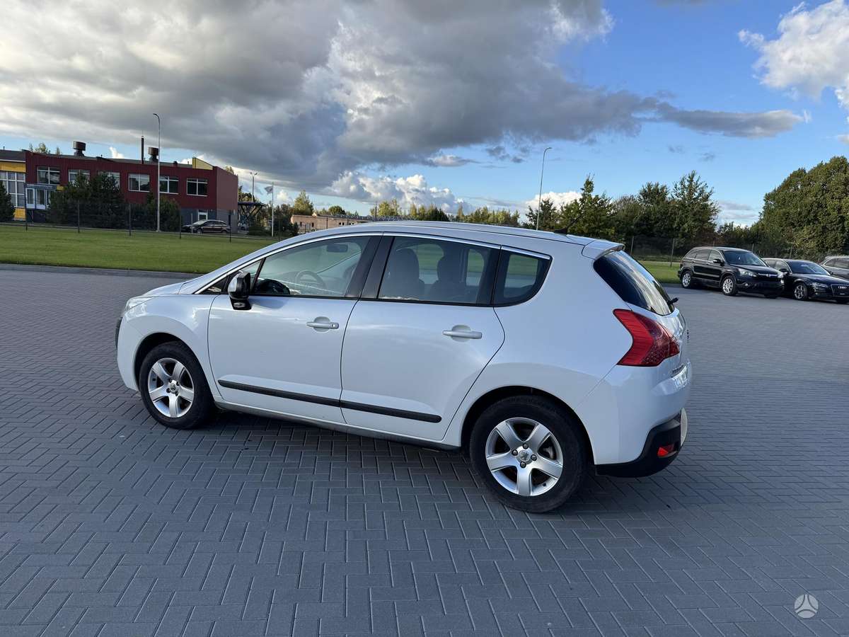 Peugeot 3008 2010 — двигун 1560 cm³, 111 HP (82kW)