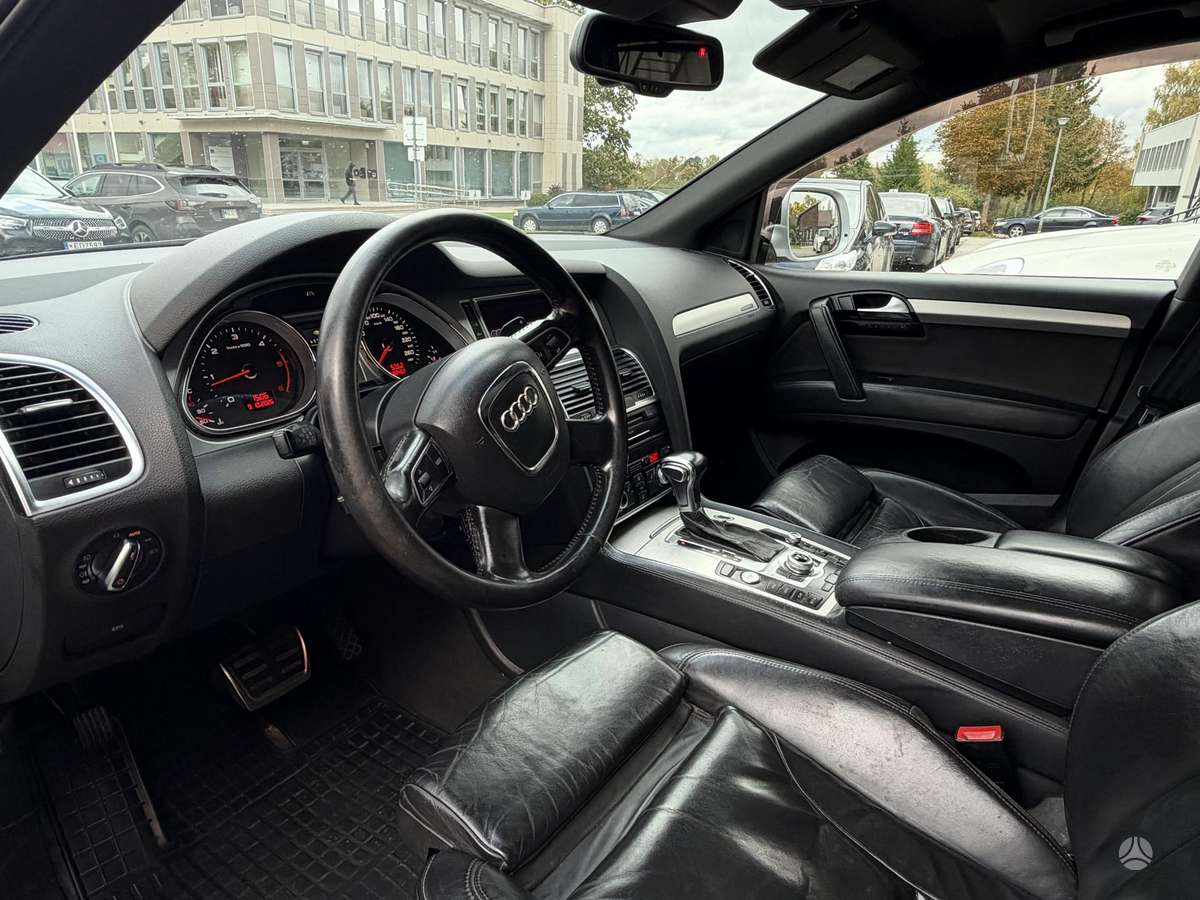 Audi Q7 2010 — photo 10