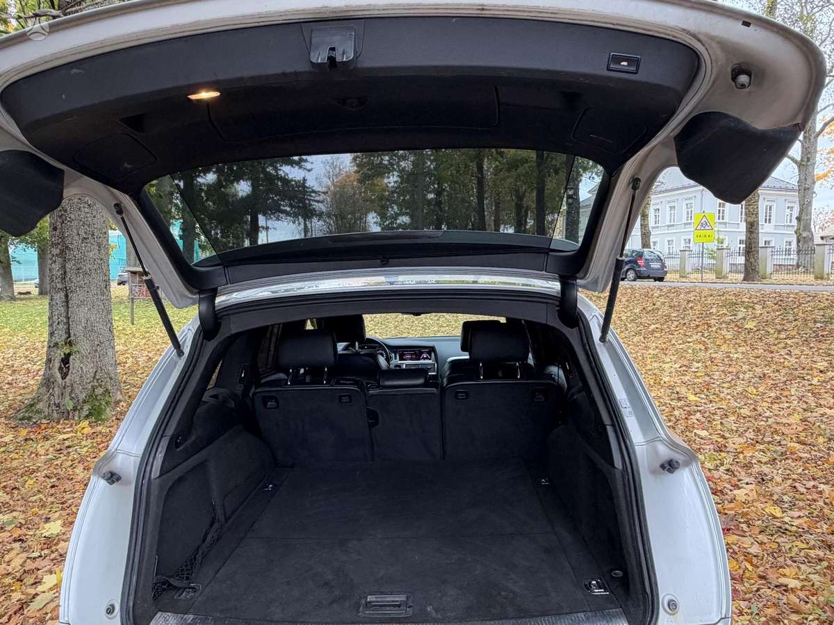Audi Q7 2010 — photo 15