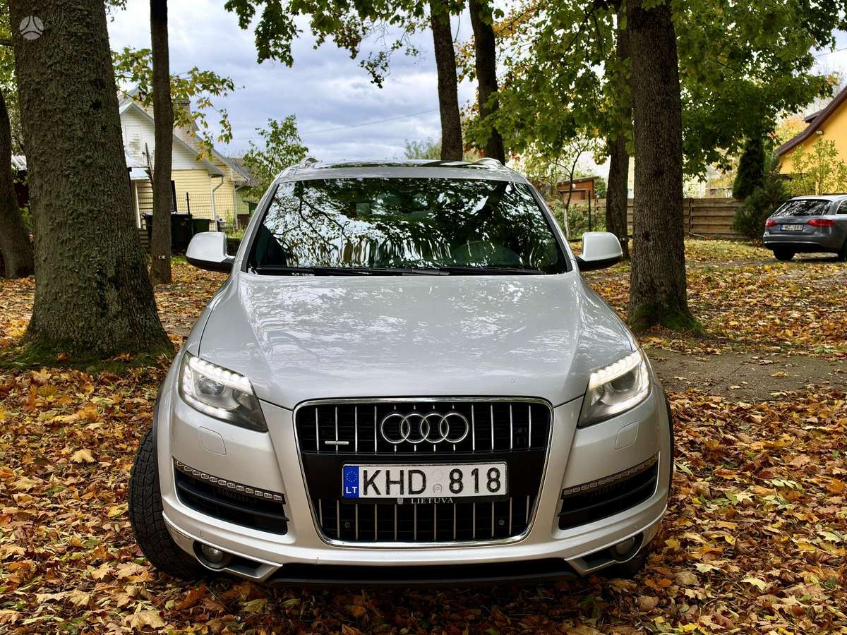 Audi Q7 2010 — interior