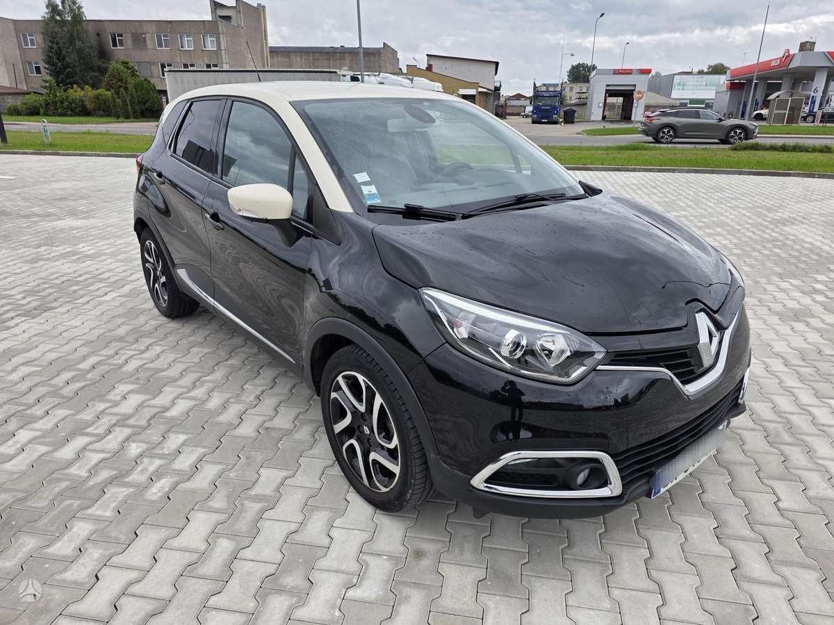 Renault Captur 2015 — rear view