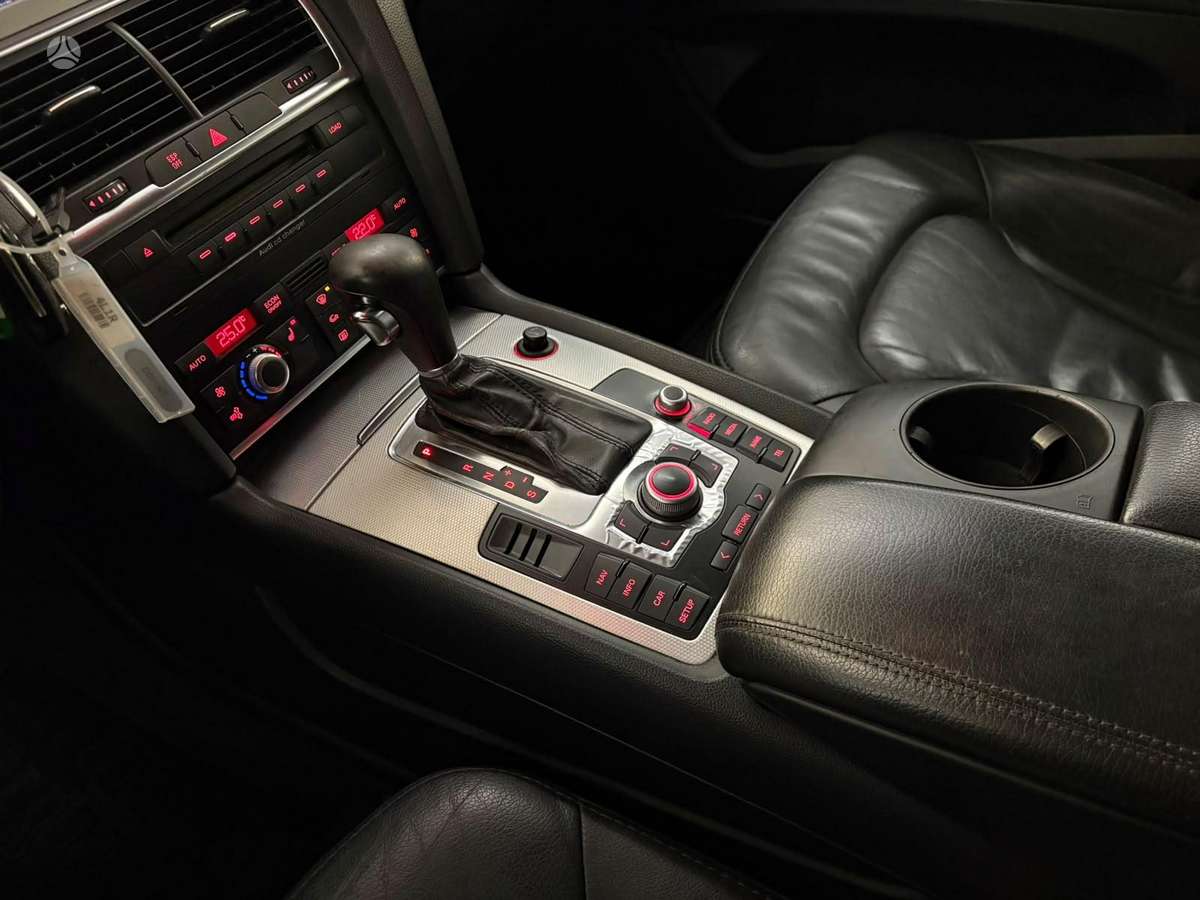 Audi Q7 2007 — салон