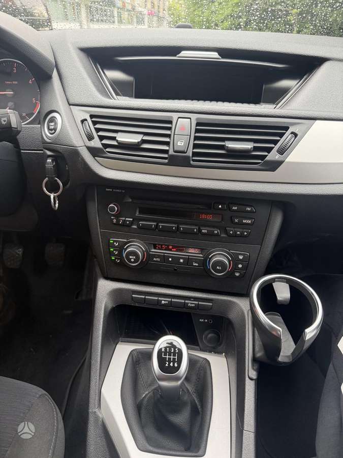 BMW X1 2011 — вигляд ззаду