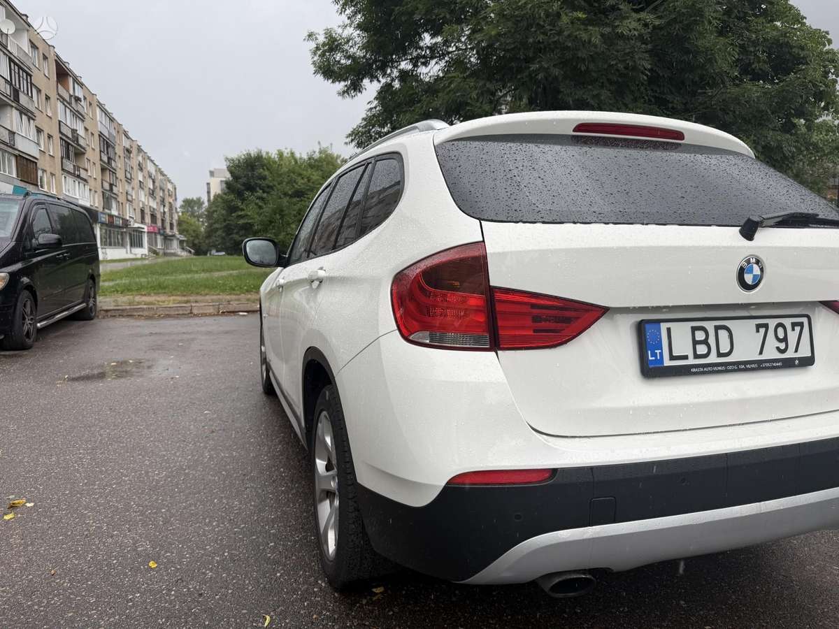 BMW X1 2011 — двигун 1995 cm³, 143 HP (105kW)