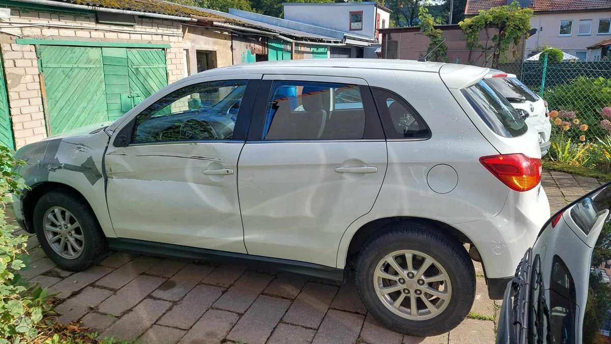 Mitsubishi ASX 2011 — салон