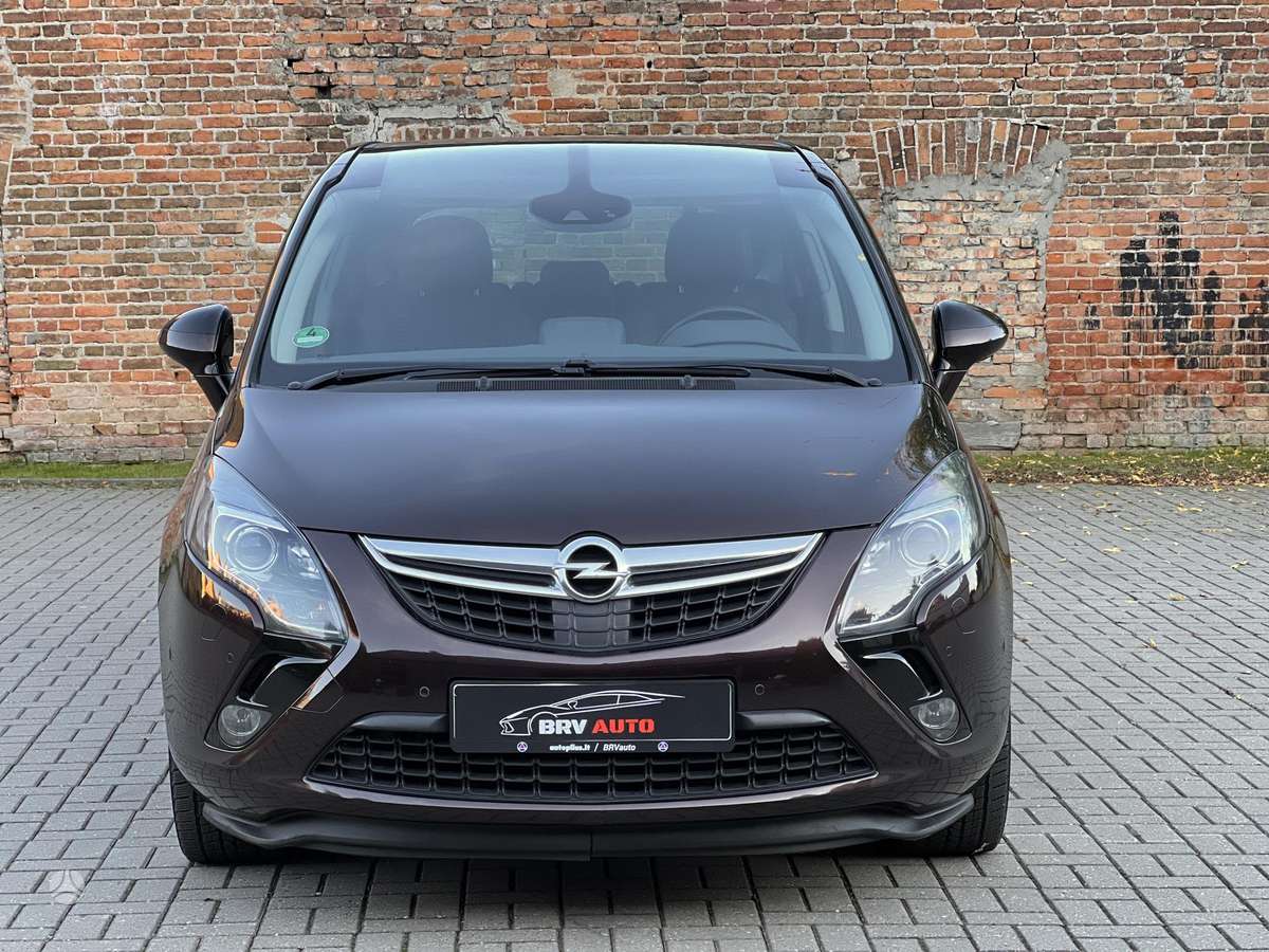 Opel Zafira 2012 — салон