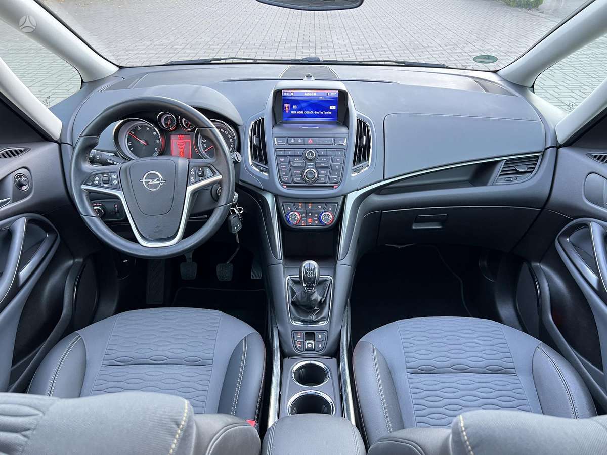 Opel Zafira 2012 — фото 40